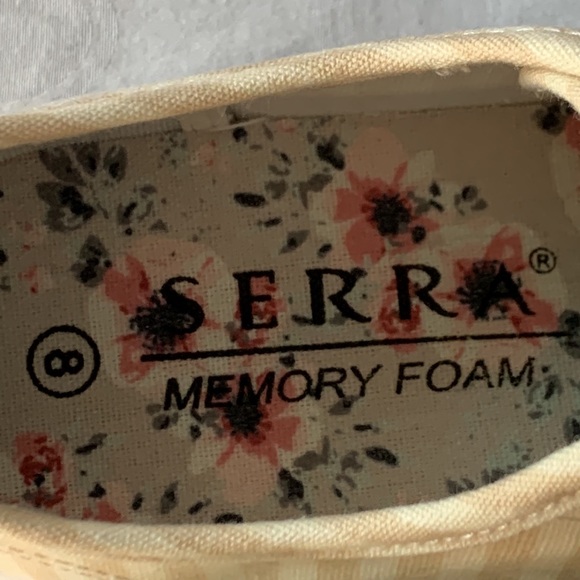 Serra Striped Slip-Ons NWOT Size 8 Women’s Pre-Laced no wear or stains - Picture 3 of 7